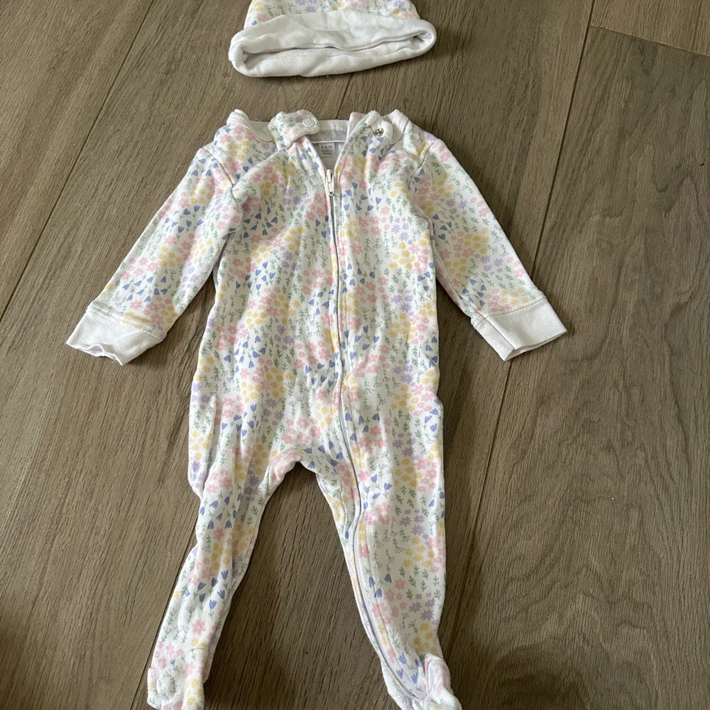 Tres Beau et Belle Floral Footie with matching hat